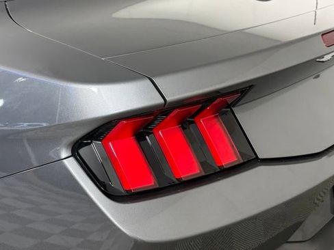 Used 2024 Ford Mustang Convertible RWD image 13