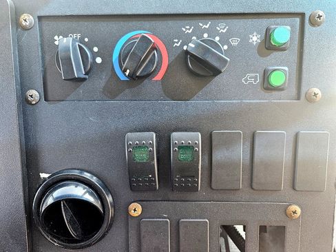 Used 2014 Ford E-350 and Econoline 350 Super Duty w/ A/C Prep Package image 28