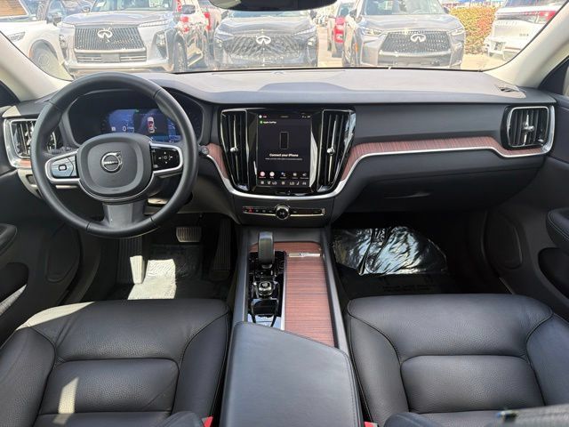 Used 2025 Volvo V60 B5 Cross Country Plus AWD/4WD image 2