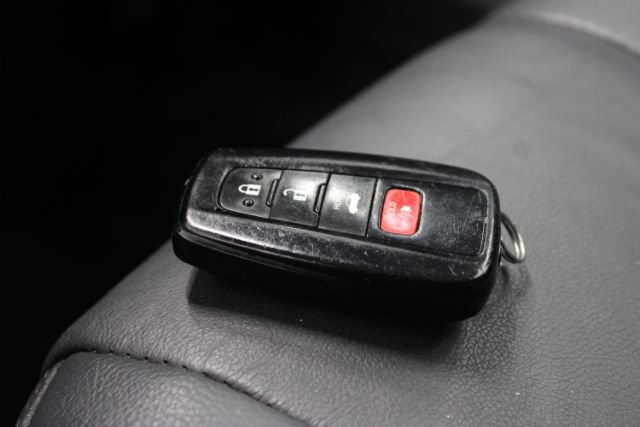 Used 2019 Toyota Camry XLE FWD image 13