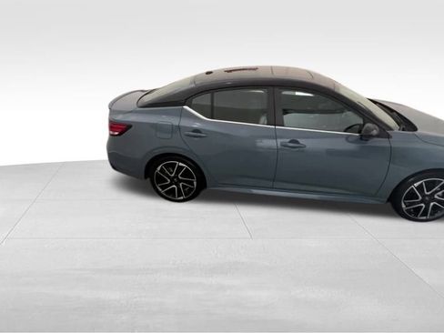 Used 2024 Nissan Sentra SR w/ SR Premium Package image 7