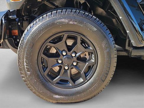 Used 2022 Jeep Gladiator Sport image 21