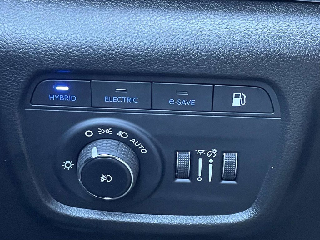Certified 2023 Jeep Grand Cherokee Trailhawk w/ Advanced Protech Group II AWD/4WD image 31