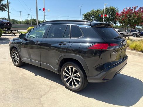 Used 2025 Toyota Corolla Cross XLE FWD image 4