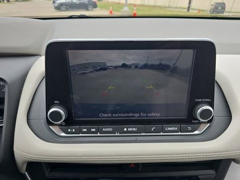 Used 2025 Nissan Rogue SV FWD image 9