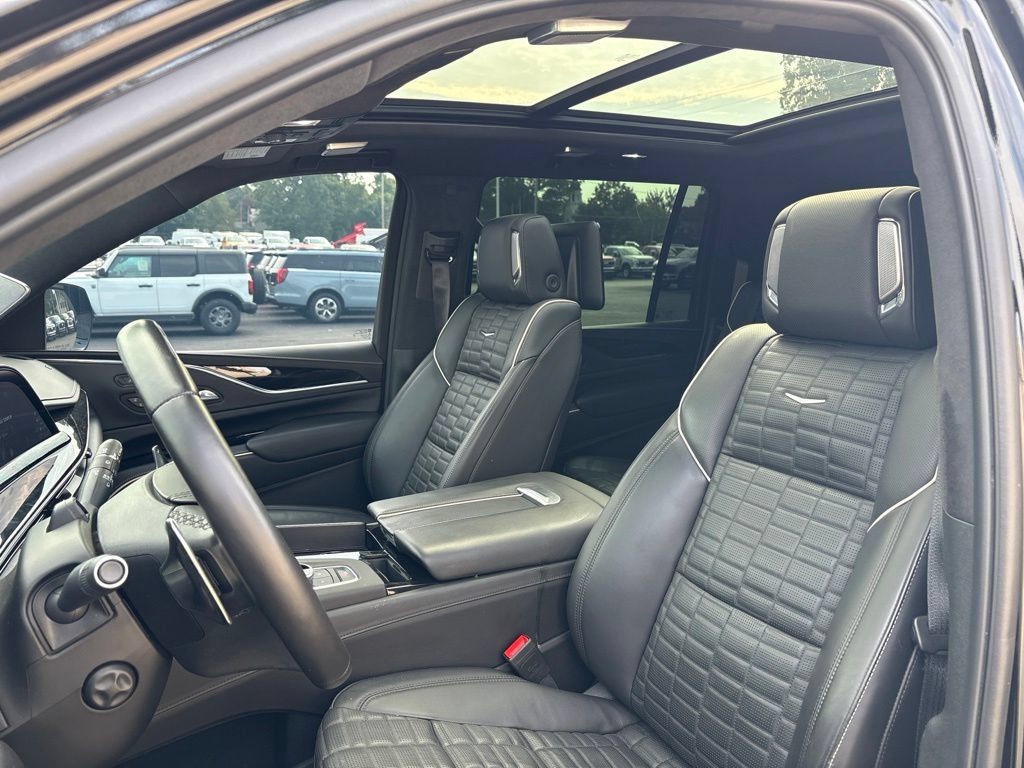 Used 2024 Cadillac Escalade ESV V w/ LPO, ONYX Package AWD/4WD image 6