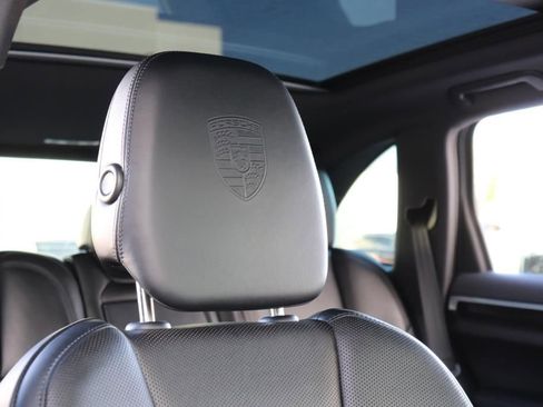 Used 2018 Porsche Cayenne Platinum Edition w/ Premium Package image 66