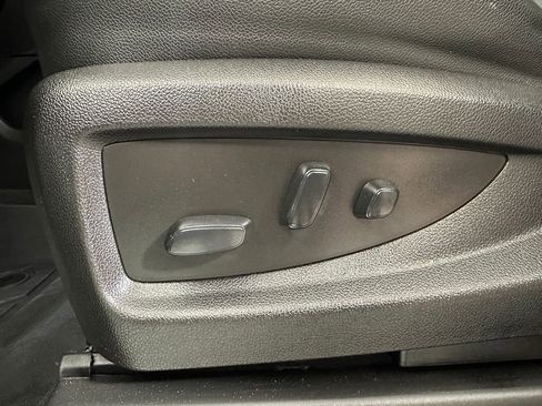 Used 2019 Chevrolet Suburban LT image 23