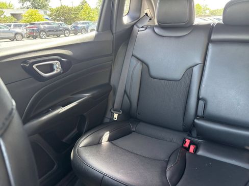 Used 2025 Jeep Compass Trailhawk AWD/4WD image 39