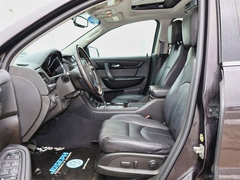 Used 2017 Chevrolet Traverse LT image 12
