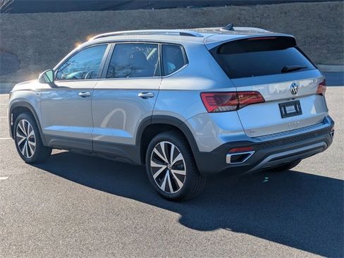 Certified 2023 Volkswagen Taos SE w/ Black Wheel Package image 6