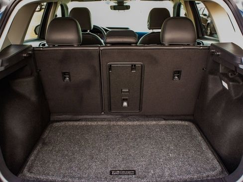 Used 2024 Volkswagen Taos SE w/ Panoramic Sunroof Package image 45