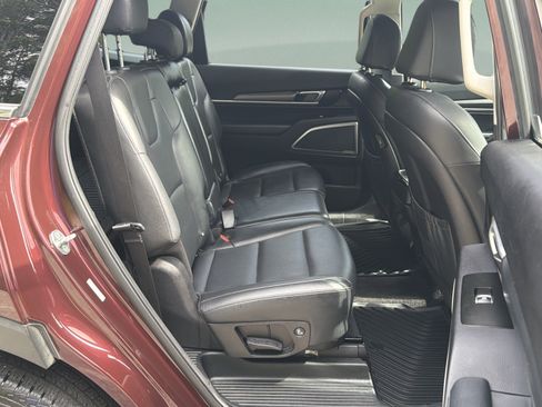 Used 2022 Kia Telluride LX FWD image 12