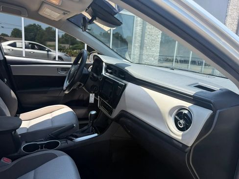 Used 2018 Toyota Corolla LE FWD image 14