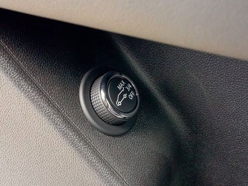 Certified 2025 Cadillac XT6 Luxury image 24