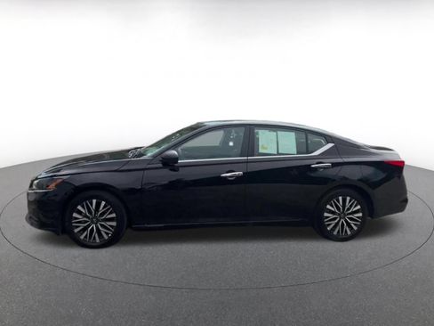 Used 2025 Nissan Altima 2.5 SV FWD image 9