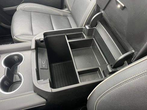 Used 2023 GMC Yukon XL SLT image 29