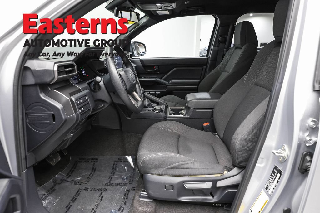 Used 2025 Toyota 4Runner SR5 AWD/4WD image 15