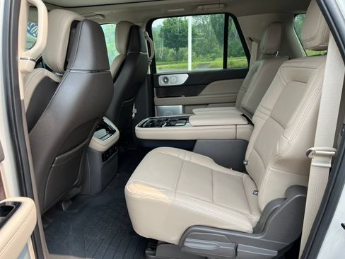 Used 2024 Lincoln Navigator L Reserve AWD/4WD image 5