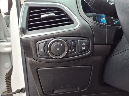 Used 2022 Ford Edge Titanium image 15