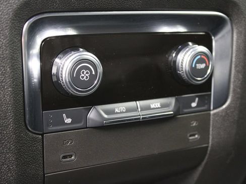 Used 2025 GMC Yukon XL Denali AWD/4WD image 17