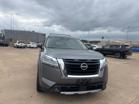 Certified 2022 Nissan Pathfinder SL w/ SL Premium Package image 3