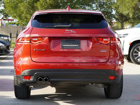 Used 2019 Jaguar F-PACE Premium image 5