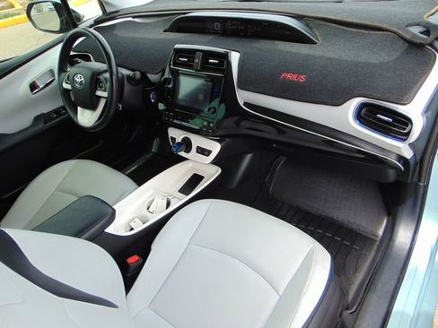 Used 2017 Toyota Prius Three Touring w/ Carpet Mat Package FWD image 25