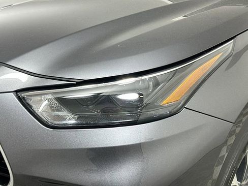 Used 2024 Toyota Highlander XLE image 24