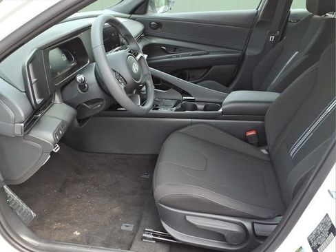 New 2026 Hyundai Elantra SEL Sport FWD image 10