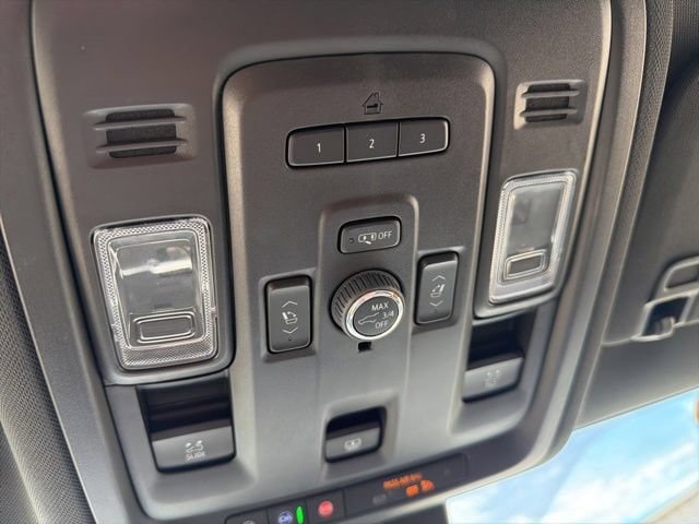 Used 2023 GMC Yukon XL AT4 w/ Technology Package AWD/4WD image 25