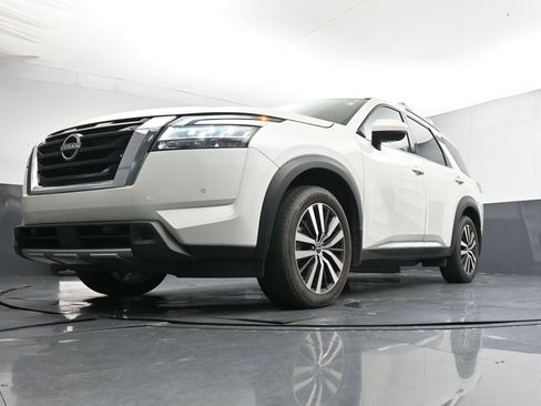Used 2024 Nissan Pathfinder Platinum w/ Cargo Package image 20