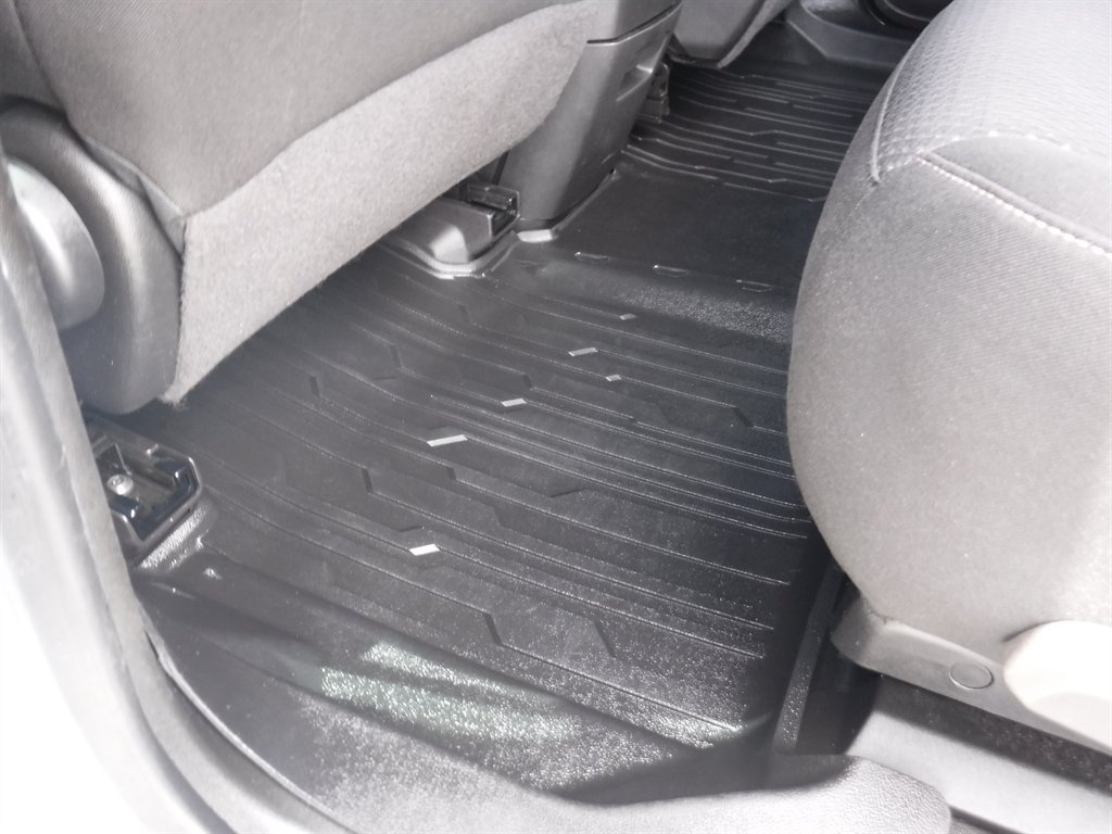 Used 2022 GMC Acadia SLE w/ LPO, Floor Liner Package FWD image 10
