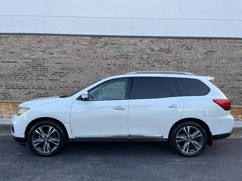 Used 2017 Nissan Pathfinder Platinum w/ Family Entertainment Package AWD/4WD image 2