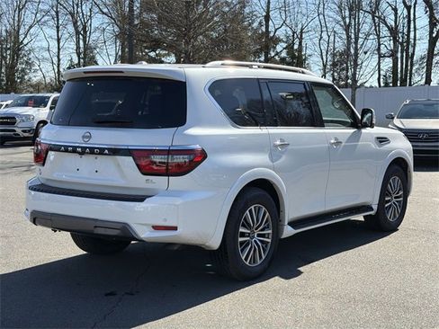 Used 2024 Nissan Armada SL w/ Captain's Chairs Package image 6