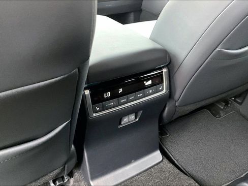 Used 2025 Lexus GX 550 w/ Accessory Package (2T) image 31