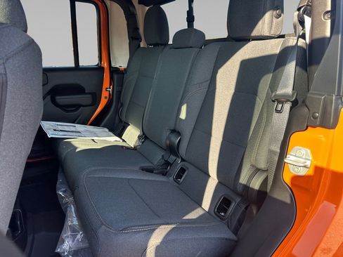 New 2025 Jeep Gladiator Sport image 15