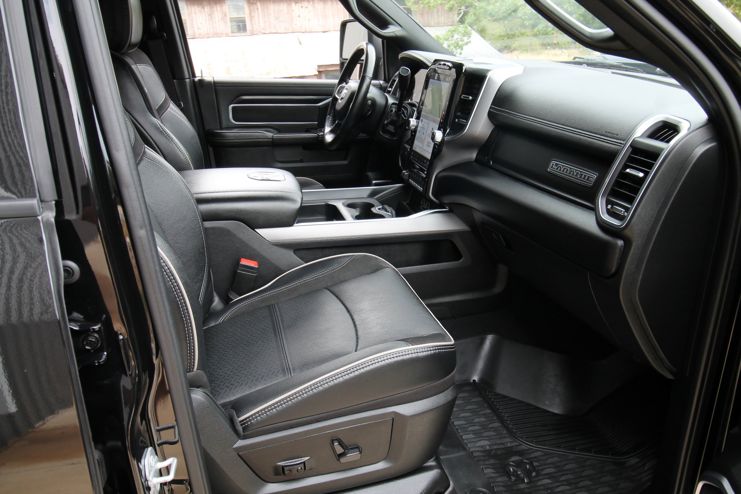 Used 2024 RAM 3500 Laramie w/ Night Edition AWD/4WD image 40