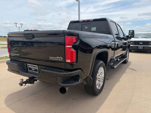 Used 2024 Chevrolet Silverado 2500 High Country w/ High Country Premium Package AWD/4WD image 5