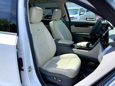 Used 2024 Cadillac XT6 Premium Luxury w/ Technology Package AWD/4WD image 6