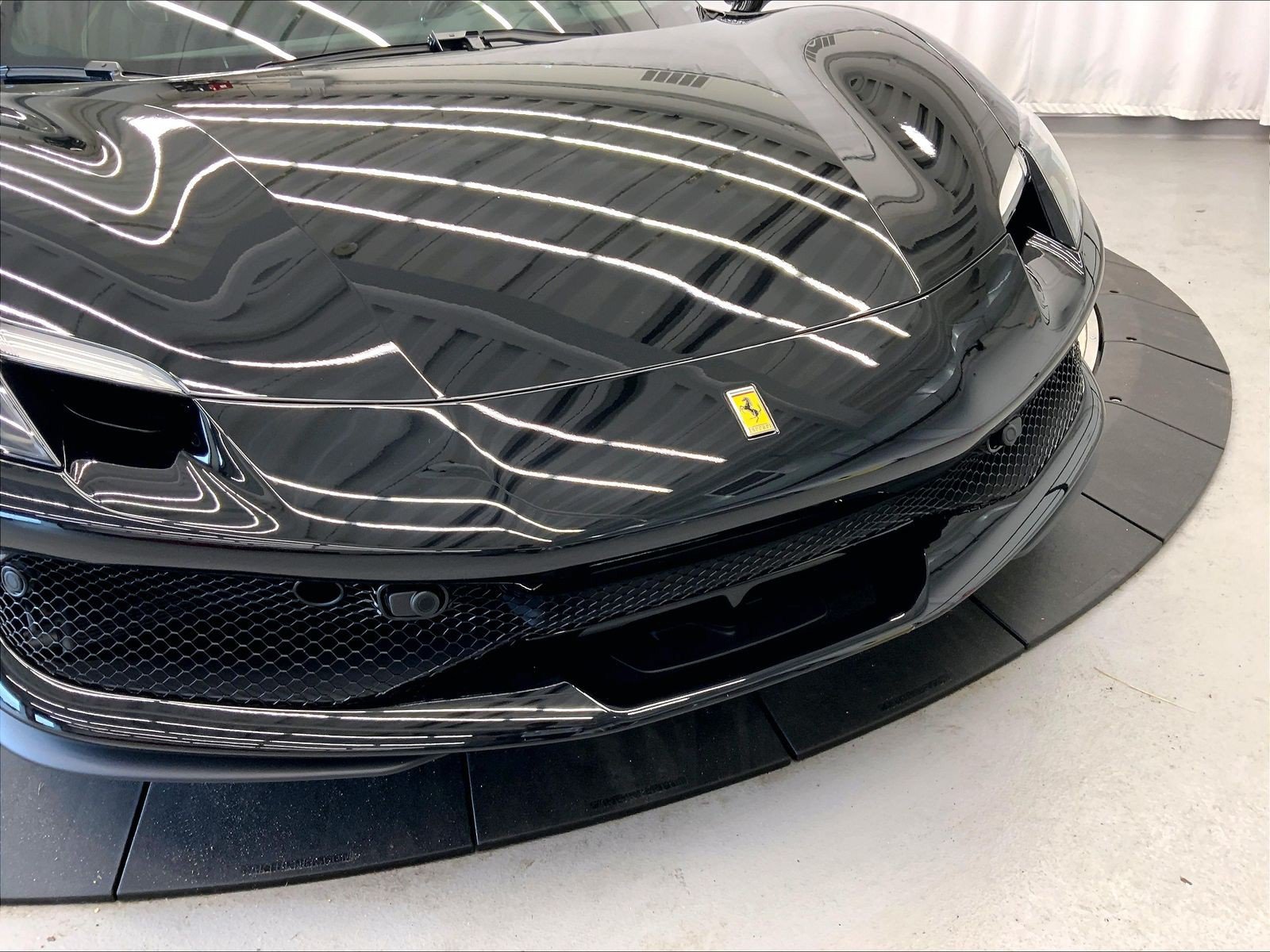 Used 2023 Ferrari 296 GTB RWD image 3