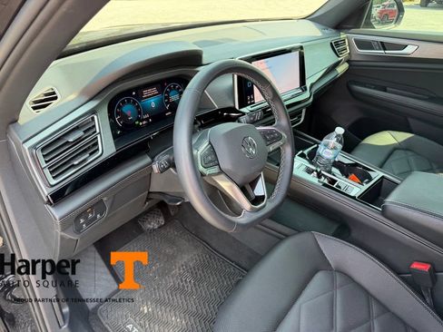 Used 2024 Volkswagen Atlas Cross Sport SE FWD image 13
