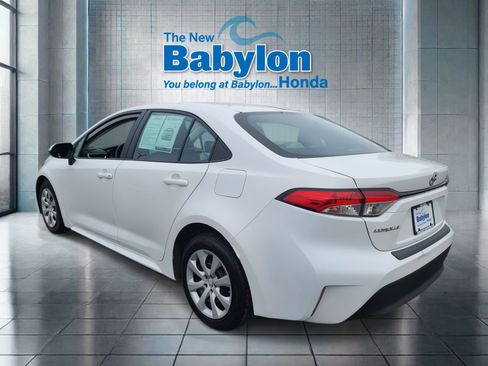Used 2023 Toyota Corolla LE image 3