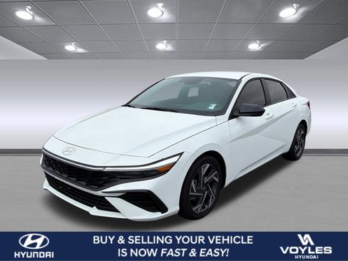 Certified 2025 Hyundai Elantra SEL image 1