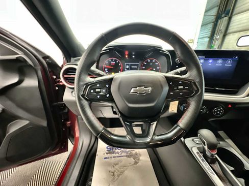 Used 2024 Chevrolet Trax RS image 11