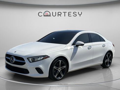 Used 2022 Mercedes-Benz A 220 image 1