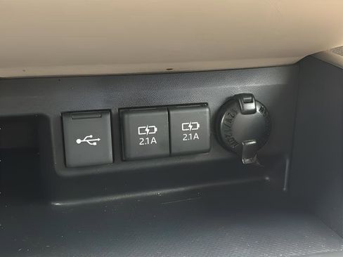 Used 2020 Toyota Highlander XLE image 26