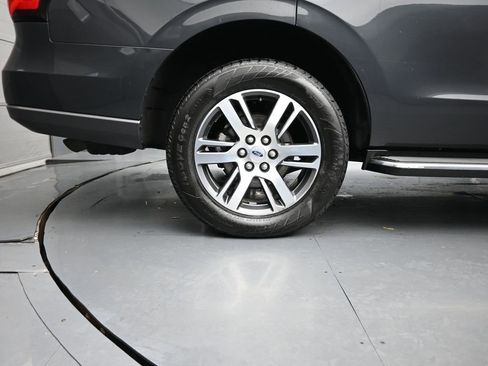 Used 2023 Ford Expedition Limited image 10