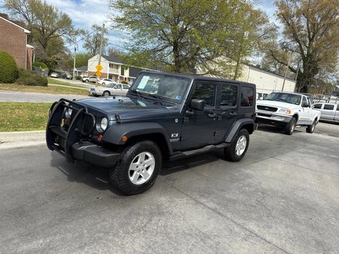 Used 2007 Jeep Wrangler Unlimited X image 2