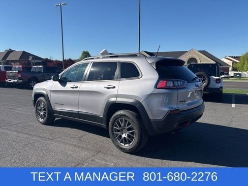 Used 2019 Jeep Cherokee Trailhawk w/ Cold Weather Group AWD/4WD image 7